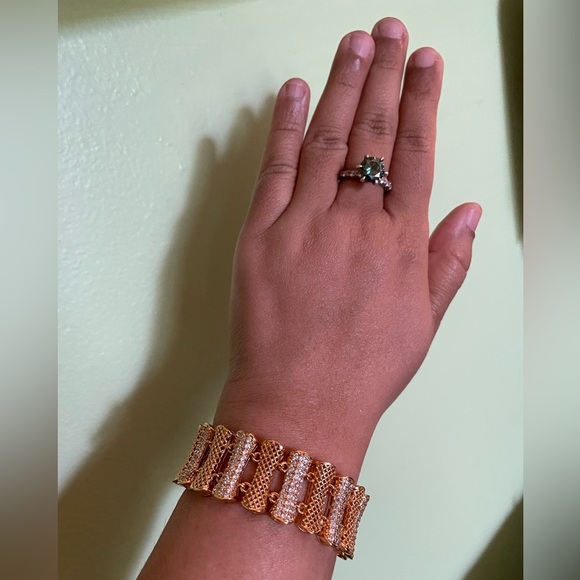 Elegant Gold Bracelet for Women - Picture 6 of 12